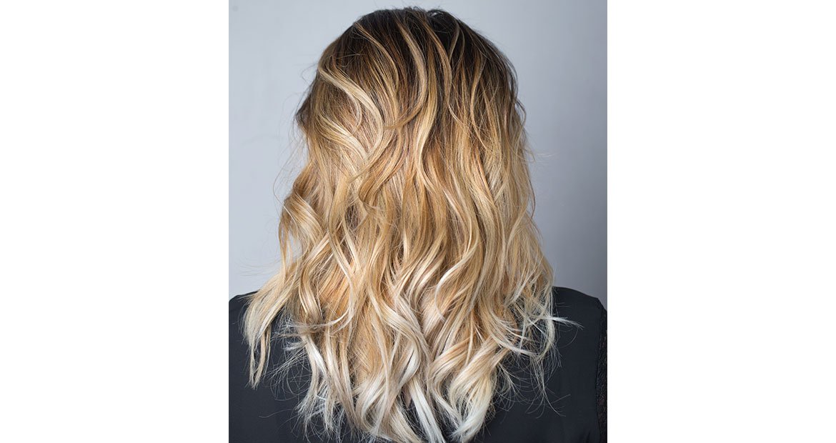 cabelo com luzes longos com técnica balayage